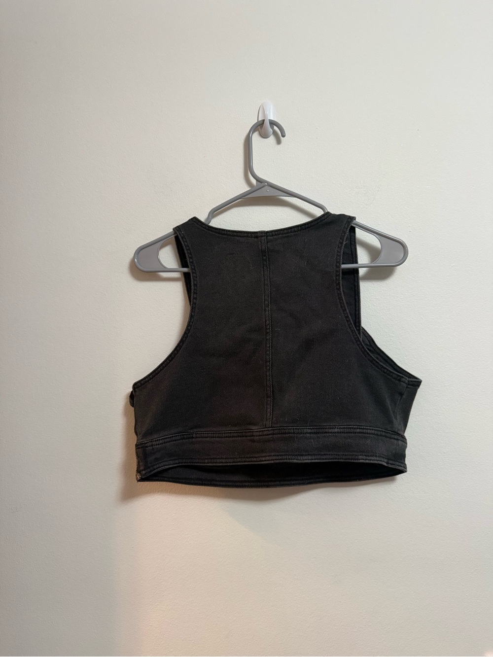 wild fable Black V-Neck Crop Tank - Picture 4 of 4